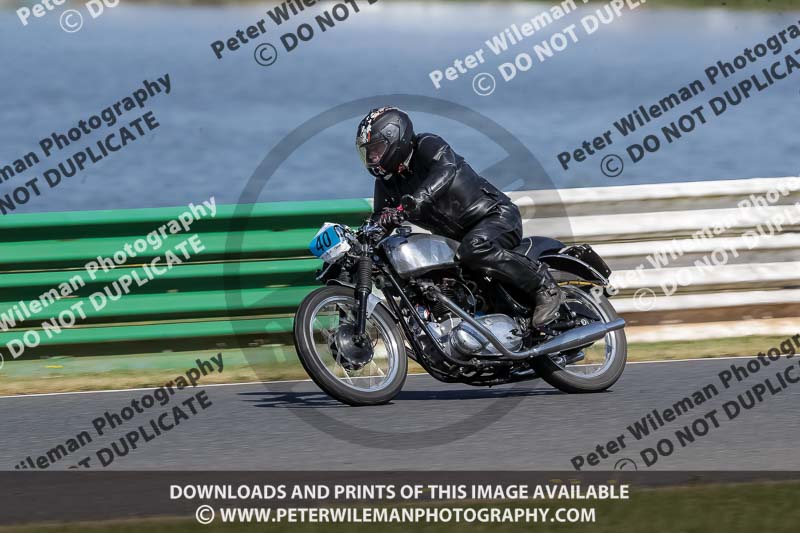 Vintage motorcycle club;eventdigitalimages;mallory park;mallory park trackday photographs;no limits trackdays;peter wileman photography;trackday digital images;trackday photos;vmcc festival 1000 bikes photographs