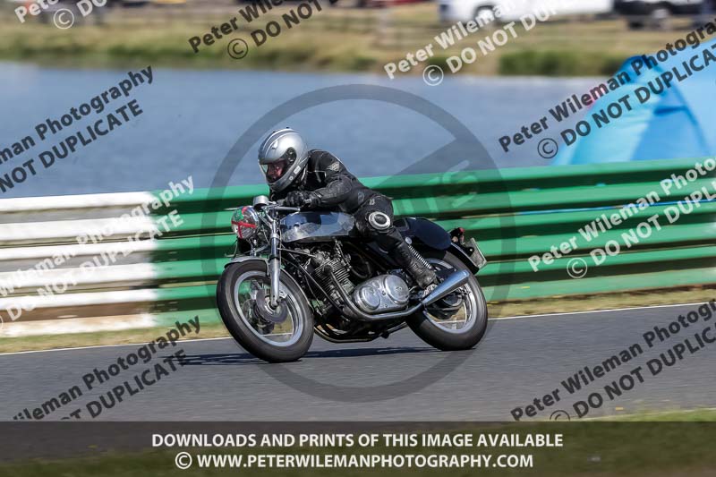 Vintage motorcycle club;eventdigitalimages;mallory park;mallory park trackday photographs;no limits trackdays;peter wileman photography;trackday digital images;trackday photos;vmcc festival 1000 bikes photographs