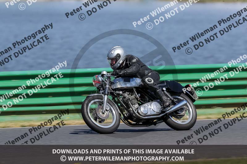 Vintage motorcycle club;eventdigitalimages;mallory park;mallory park trackday photographs;no limits trackdays;peter wileman photography;trackday digital images;trackday photos;vmcc festival 1000 bikes photographs