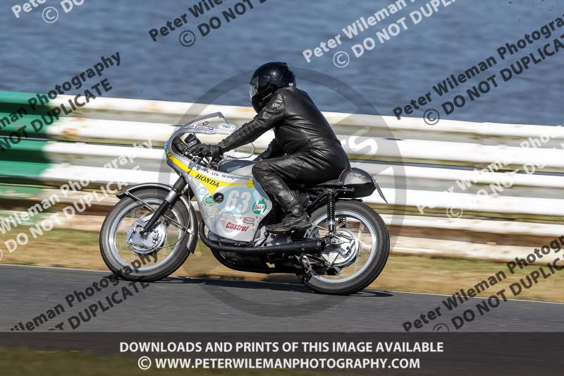 Vintage motorcycle club;eventdigitalimages;mallory park;mallory park trackday photographs;no limits trackdays;peter wileman photography;trackday digital images;trackday photos;vmcc festival 1000 bikes photographs