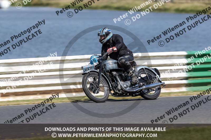 Vintage motorcycle club;eventdigitalimages;mallory park;mallory park trackday photographs;no limits trackdays;peter wileman photography;trackday digital images;trackday photos;vmcc festival 1000 bikes photographs