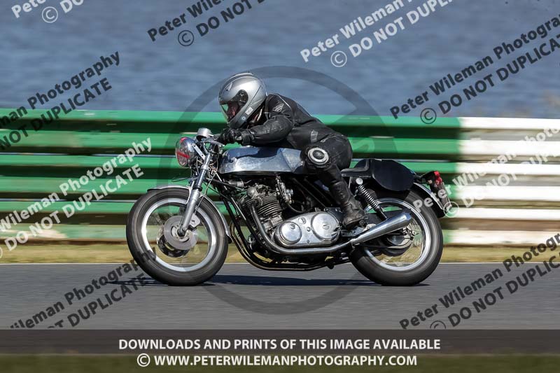 Vintage motorcycle club;eventdigitalimages;mallory park;mallory park trackday photographs;no limits trackdays;peter wileman photography;trackday digital images;trackday photos;vmcc festival 1000 bikes photographs