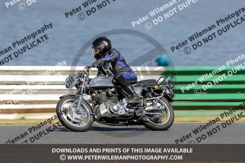 Vintage motorcycle club;eventdigitalimages;mallory park;mallory park trackday photographs;no limits trackdays;peter wileman photography;trackday digital images;trackday photos;vmcc festival 1000 bikes photographs