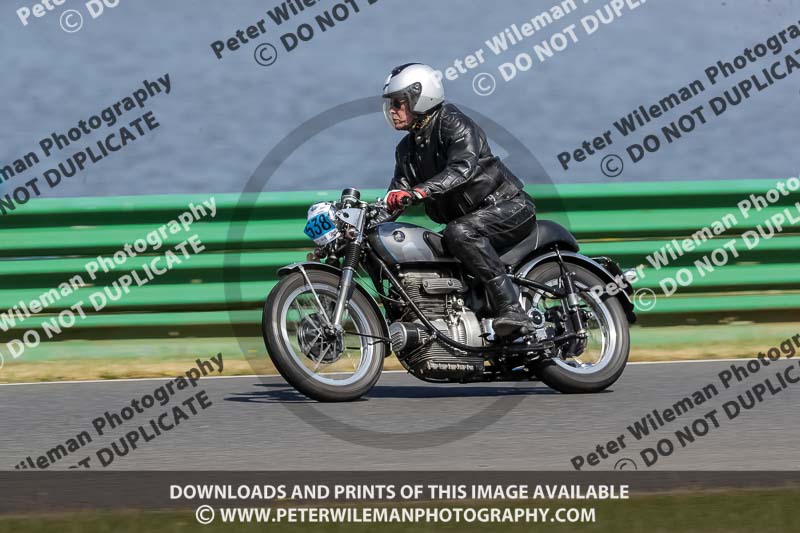 Vintage motorcycle club;eventdigitalimages;mallory park;mallory park trackday photographs;no limits trackdays;peter wileman photography;trackday digital images;trackday photos;vmcc festival 1000 bikes photographs