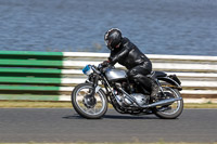 Vintage-motorcycle-club;eventdigitalimages;mallory-park;mallory-park-trackday-photographs;no-limits-trackdays;peter-wileman-photography;trackday-digital-images;trackday-photos;vmcc-festival-1000-bikes-photographs