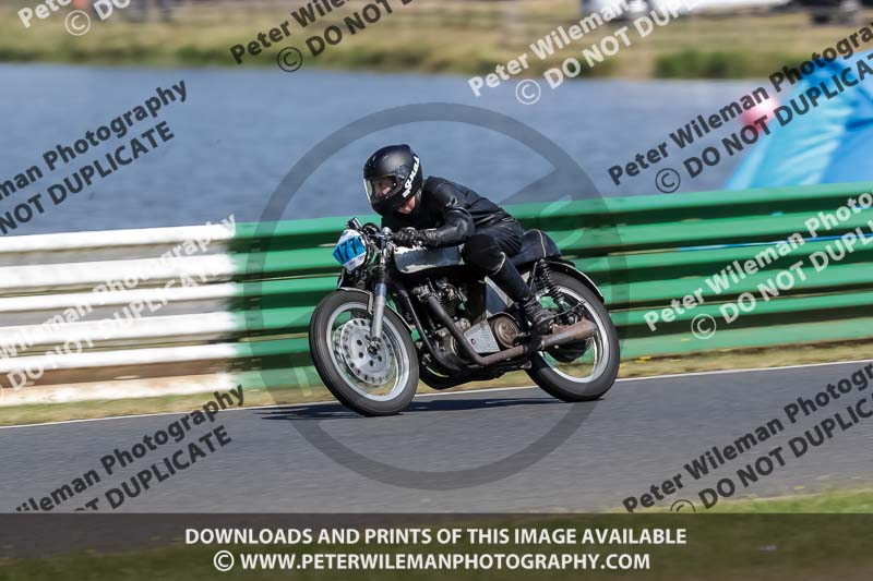 Vintage motorcycle club;eventdigitalimages;mallory park;mallory park trackday photographs;no limits trackdays;peter wileman photography;trackday digital images;trackday photos;vmcc festival 1000 bikes photographs
