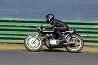 Vintage-motorcycle-club;eventdigitalimages;mallory-park;mallory-park-trackday-photographs;no-limits-trackdays;peter-wileman-photography;trackday-digital-images;trackday-photos;vmcc-festival-1000-bikes-photographs