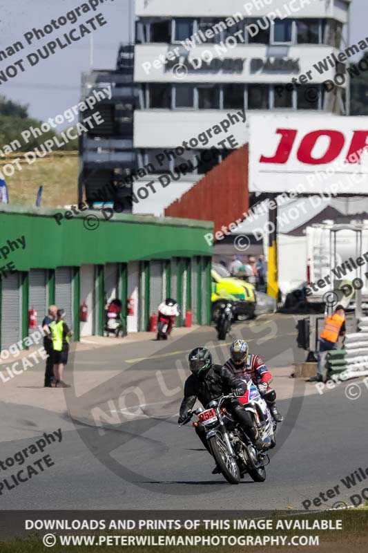 Vintage motorcycle club;eventdigitalimages;mallory park;mallory park trackday photographs;no limits trackdays;peter wileman photography;trackday digital images;trackday photos;vmcc festival 1000 bikes photographs