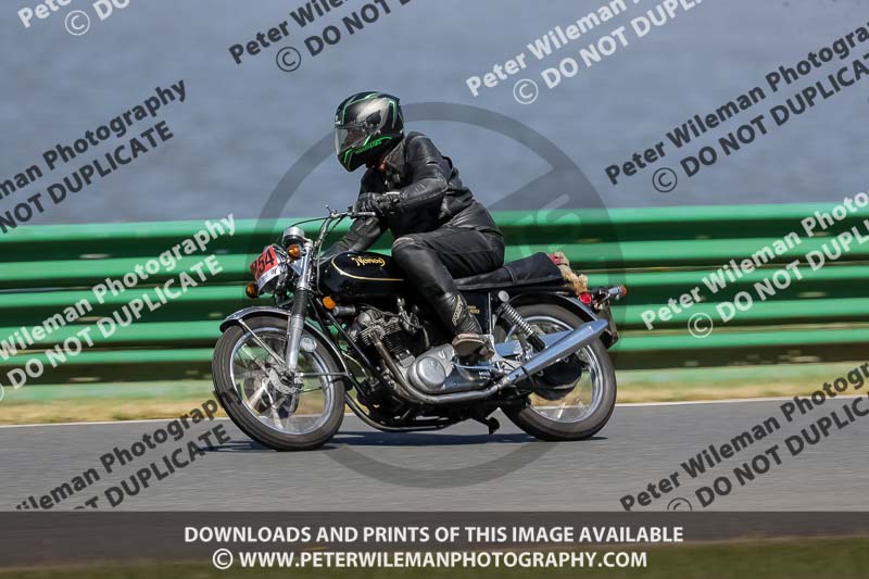 Vintage motorcycle club;eventdigitalimages;mallory park;mallory park trackday photographs;no limits trackdays;peter wileman photography;trackday digital images;trackday photos;vmcc festival 1000 bikes photographs