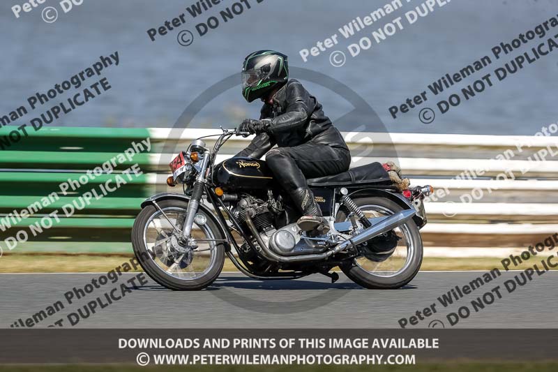 Vintage motorcycle club;eventdigitalimages;mallory park;mallory park trackday photographs;no limits trackdays;peter wileman photography;trackday digital images;trackday photos;vmcc festival 1000 bikes photographs