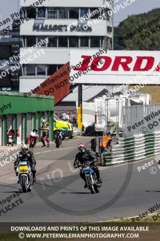 Vintage motorcycle club;eventdigitalimages;mallory park;mallory park trackday photographs;no limits trackdays;peter wileman photography;trackday digital images;trackday photos;vmcc festival 1000 bikes photographs
