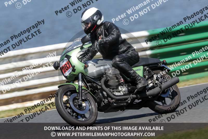 Vintage motorcycle club;eventdigitalimages;mallory park;mallory park trackday photographs;no limits trackdays;peter wileman photography;trackday digital images;trackday photos;vmcc festival 1000 bikes photographs
