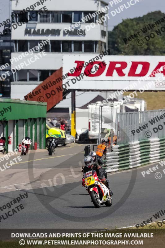 Vintage motorcycle club;eventdigitalimages;mallory park;mallory park trackday photographs;no limits trackdays;peter wileman photography;trackday digital images;trackday photos;vmcc festival 1000 bikes photographs