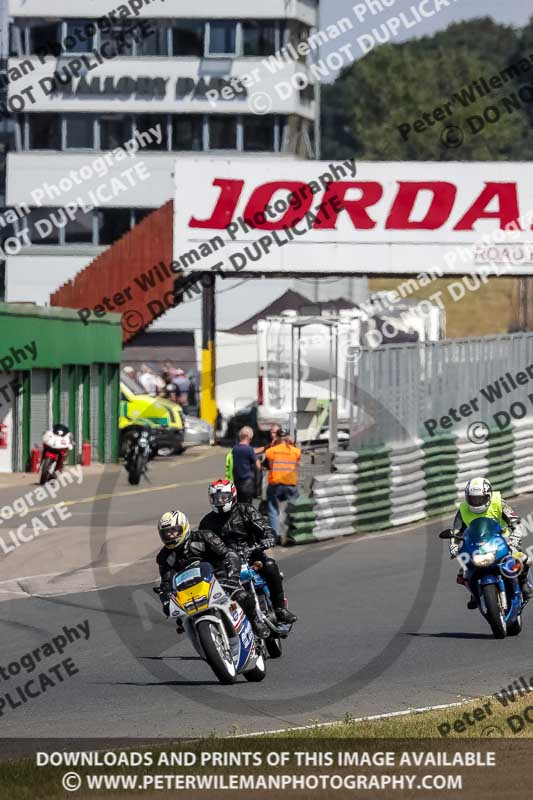 Vintage motorcycle club;eventdigitalimages;mallory park;mallory park trackday photographs;no limits trackdays;peter wileman photography;trackday digital images;trackday photos;vmcc festival 1000 bikes photographs