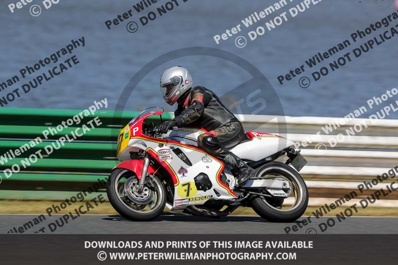 Vintage motorcycle club;eventdigitalimages;mallory park;mallory park trackday photographs;no limits trackdays;peter wileman photography;trackday digital images;trackday photos;vmcc festival 1000 bikes photographs