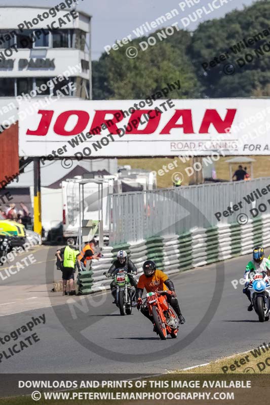 Vintage motorcycle club;eventdigitalimages;mallory park;mallory park trackday photographs;no limits trackdays;peter wileman photography;trackday digital images;trackday photos;vmcc festival 1000 bikes photographs