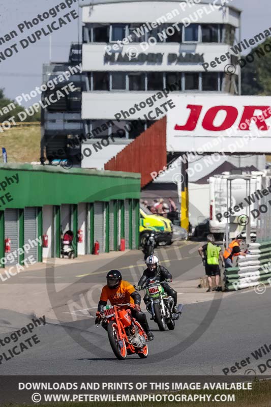 Vintage motorcycle club;eventdigitalimages;mallory park;mallory park trackday photographs;no limits trackdays;peter wileman photography;trackday digital images;trackday photos;vmcc festival 1000 bikes photographs
