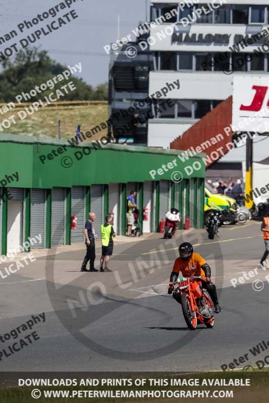 Vintage motorcycle club;eventdigitalimages;mallory park;mallory park trackday photographs;no limits trackdays;peter wileman photography;trackday digital images;trackday photos;vmcc festival 1000 bikes photographs