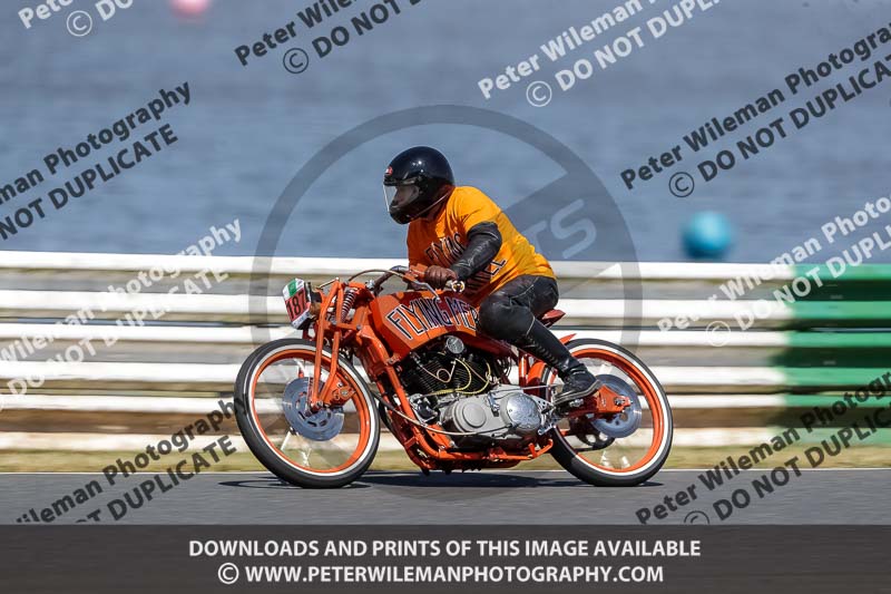 Vintage motorcycle club;eventdigitalimages;mallory park;mallory park trackday photographs;no limits trackdays;peter wileman photography;trackday digital images;trackday photos;vmcc festival 1000 bikes photographs
