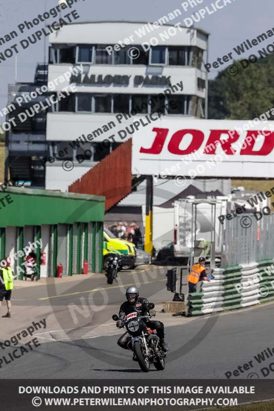 Vintage motorcycle club;eventdigitalimages;mallory park;mallory park trackday photographs;no limits trackdays;peter wileman photography;trackday digital images;trackday photos;vmcc festival 1000 bikes photographs