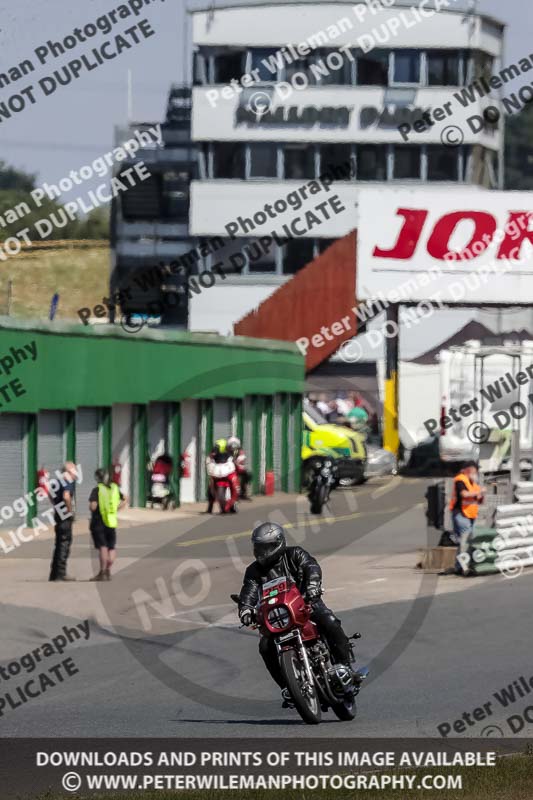 Vintage motorcycle club;eventdigitalimages;mallory park;mallory park trackday photographs;no limits trackdays;peter wileman photography;trackday digital images;trackday photos;vmcc festival 1000 bikes photographs