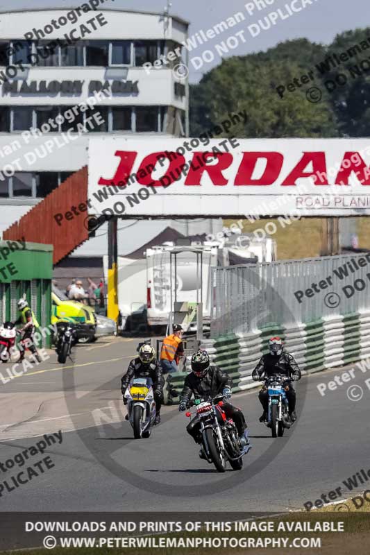 Vintage motorcycle club;eventdigitalimages;mallory park;mallory park trackday photographs;no limits trackdays;peter wileman photography;trackday digital images;trackday photos;vmcc festival 1000 bikes photographs
