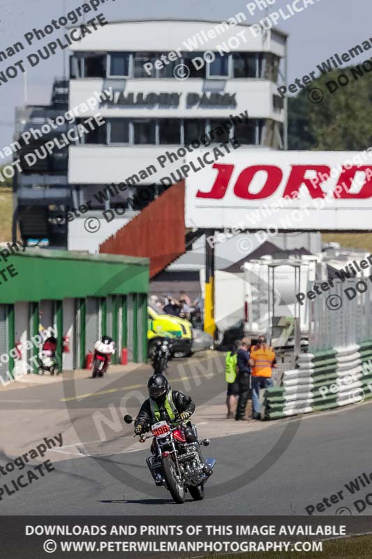 Vintage motorcycle club;eventdigitalimages;mallory park;mallory park trackday photographs;no limits trackdays;peter wileman photography;trackday digital images;trackday photos;vmcc festival 1000 bikes photographs