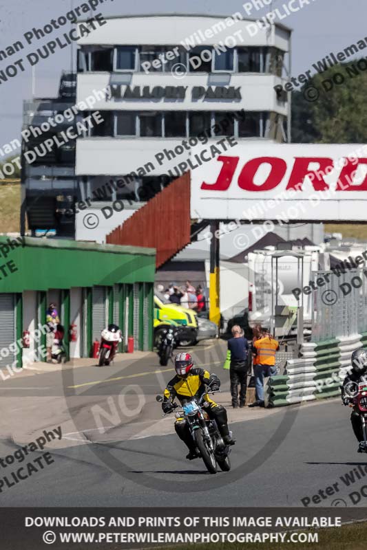 Vintage motorcycle club;eventdigitalimages;mallory park;mallory park trackday photographs;no limits trackdays;peter wileman photography;trackday digital images;trackday photos;vmcc festival 1000 bikes photographs