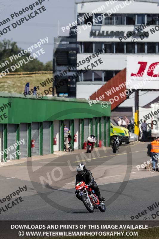 Vintage motorcycle club;eventdigitalimages;mallory park;mallory park trackday photographs;no limits trackdays;peter wileman photography;trackday digital images;trackday photos;vmcc festival 1000 bikes photographs