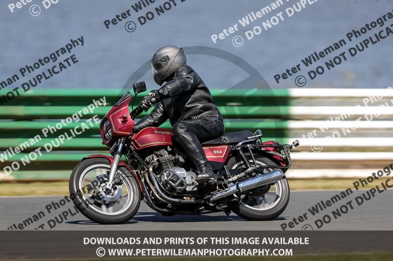 Vintage motorcycle club;eventdigitalimages;mallory park;mallory park trackday photographs;no limits trackdays;peter wileman photography;trackday digital images;trackday photos;vmcc festival 1000 bikes photographs
