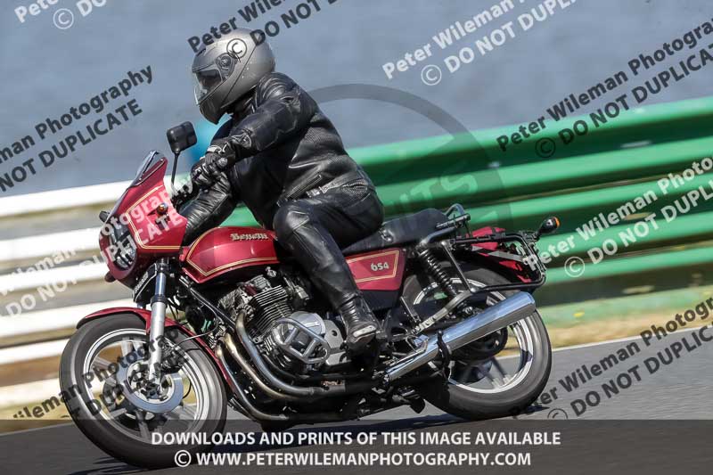 Vintage motorcycle club;eventdigitalimages;mallory park;mallory park trackday photographs;no limits trackdays;peter wileman photography;trackday digital images;trackday photos;vmcc festival 1000 bikes photographs