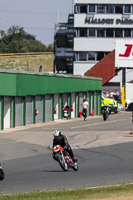 Vintage-motorcycle-club;eventdigitalimages;mallory-park;mallory-park-trackday-photographs;no-limits-trackdays;peter-wileman-photography;trackday-digital-images;trackday-photos;vmcc-festival-1000-bikes-photographs