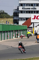 Vintage-motorcycle-club;eventdigitalimages;mallory-park;mallory-park-trackday-photographs;no-limits-trackdays;peter-wileman-photography;trackday-digital-images;trackday-photos;vmcc-festival-1000-bikes-photographs