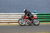 Vintage-motorcycle-club;eventdigitalimages;mallory-park;mallory-park-trackday-photographs;no-limits-trackdays;peter-wileman-photography;trackday-digital-images;trackday-photos;vmcc-festival-1000-bikes-photographs