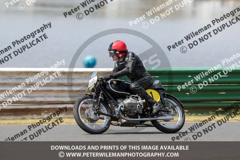 Vintage motorcycle club;eventdigitalimages;mallory park;mallory park trackday photographs;no limits trackdays;peter wileman photography;trackday digital images;trackday photos;vmcc festival 1000 bikes photographs