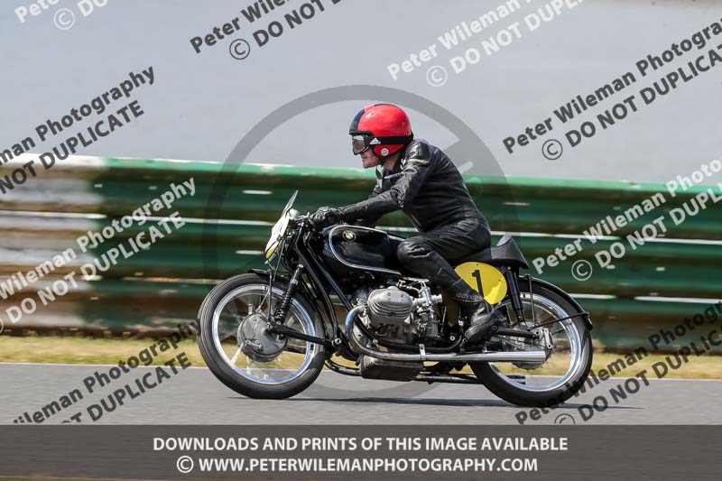 Vintage motorcycle club;eventdigitalimages;mallory park;mallory park trackday photographs;no limits trackdays;peter wileman photography;trackday digital images;trackday photos;vmcc festival 1000 bikes photographs