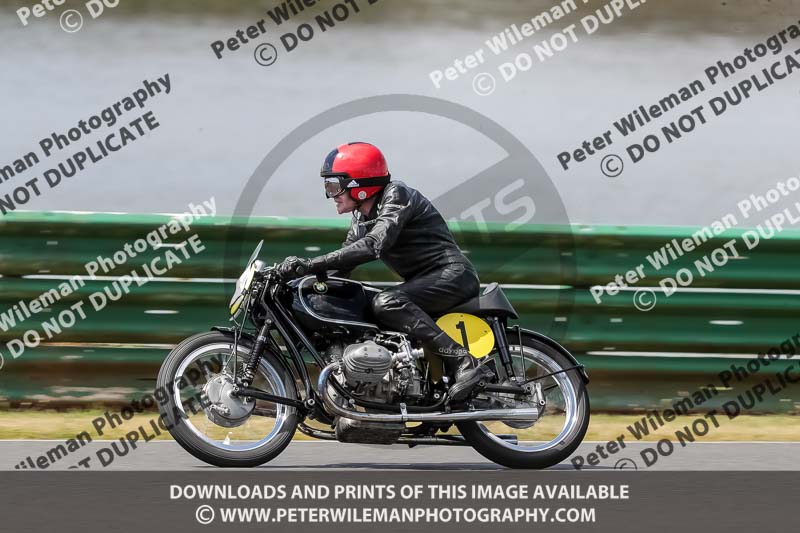 Vintage motorcycle club;eventdigitalimages;mallory park;mallory park trackday photographs;no limits trackdays;peter wileman photography;trackday digital images;trackday photos;vmcc festival 1000 bikes photographs