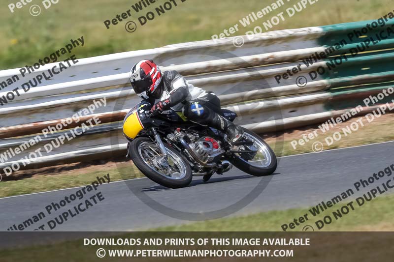 Vintage motorcycle club;eventdigitalimages;mallory park;mallory park trackday photographs;no limits trackdays;peter wileman photography;trackday digital images;trackday photos;vmcc festival 1000 bikes photographs