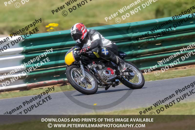 Vintage motorcycle club;eventdigitalimages;mallory park;mallory park trackday photographs;no limits trackdays;peter wileman photography;trackday digital images;trackday photos;vmcc festival 1000 bikes photographs