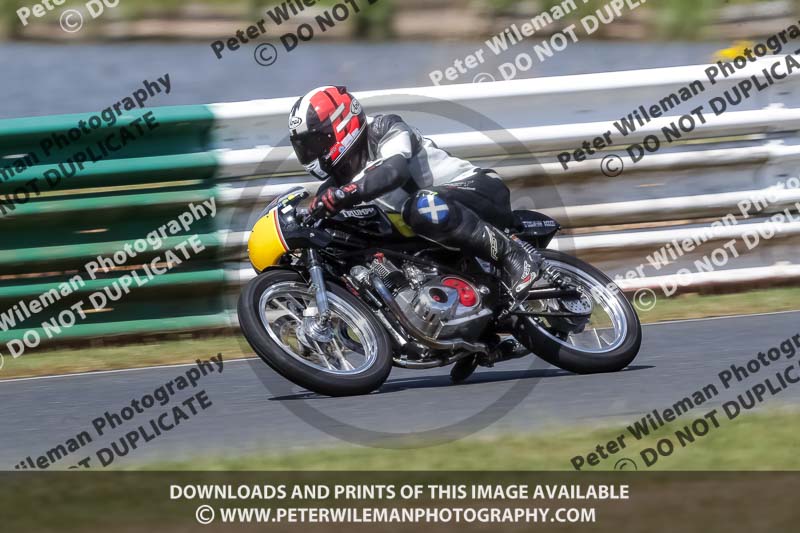 Vintage motorcycle club;eventdigitalimages;mallory park;mallory park trackday photographs;no limits trackdays;peter wileman photography;trackday digital images;trackday photos;vmcc festival 1000 bikes photographs