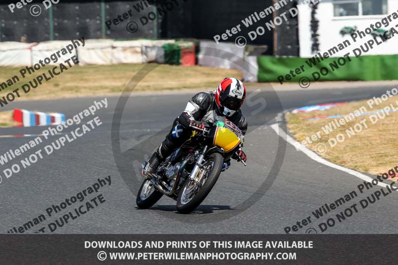 Vintage motorcycle club;eventdigitalimages;mallory park;mallory park trackday photographs;no limits trackdays;peter wileman photography;trackday digital images;trackday photos;vmcc festival 1000 bikes photographs