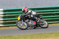 Vintage-motorcycle-club;eventdigitalimages;mallory-park;mallory-park-trackday-photographs;no-limits-trackdays;peter-wileman-photography;trackday-digital-images;trackday-photos;vmcc-festival-1000-bikes-photographs