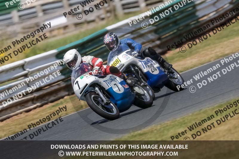 Vintage motorcycle club;eventdigitalimages;mallory park;mallory park trackday photographs;no limits trackdays;peter wileman photography;trackday digital images;trackday photos;vmcc festival 1000 bikes photographs