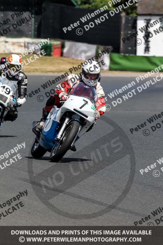 Vintage motorcycle club;eventdigitalimages;mallory park;mallory park trackday photographs;no limits trackdays;peter wileman photography;trackday digital images;trackday photos;vmcc festival 1000 bikes photographs