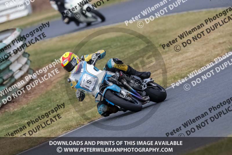 Vintage motorcycle club;eventdigitalimages;mallory park;mallory park trackday photographs;no limits trackdays;peter wileman photography;trackday digital images;trackday photos;vmcc festival 1000 bikes photographs
