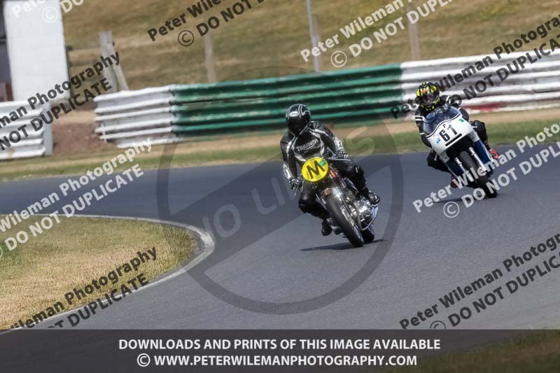 Vintage motorcycle club;eventdigitalimages;mallory park;mallory park trackday photographs;no limits trackdays;peter wileman photography;trackday digital images;trackday photos;vmcc festival 1000 bikes photographs