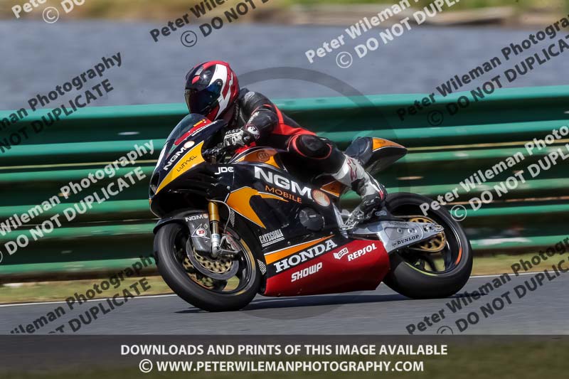 Vintage motorcycle club;eventdigitalimages;mallory park;mallory park trackday photographs;no limits trackdays;peter wileman photography;trackday digital images;trackday photos;vmcc festival 1000 bikes photographs