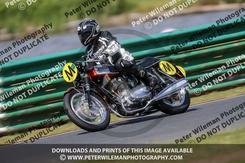 Vintage motorcycle club;eventdigitalimages;mallory park;mallory park trackday photographs;no limits trackdays;peter wileman photography;trackday digital images;trackday photos;vmcc festival 1000 bikes photographs