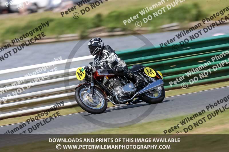 Vintage motorcycle club;eventdigitalimages;mallory park;mallory park trackday photographs;no limits trackdays;peter wileman photography;trackday digital images;trackday photos;vmcc festival 1000 bikes photographs