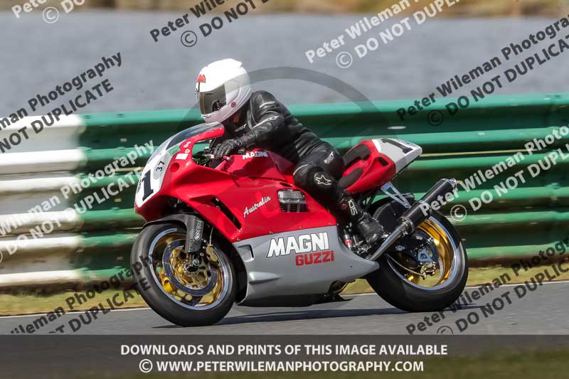 Vintage motorcycle club;eventdigitalimages;mallory park;mallory park trackday photographs;no limits trackdays;peter wileman photography;trackday digital images;trackday photos;vmcc festival 1000 bikes photographs